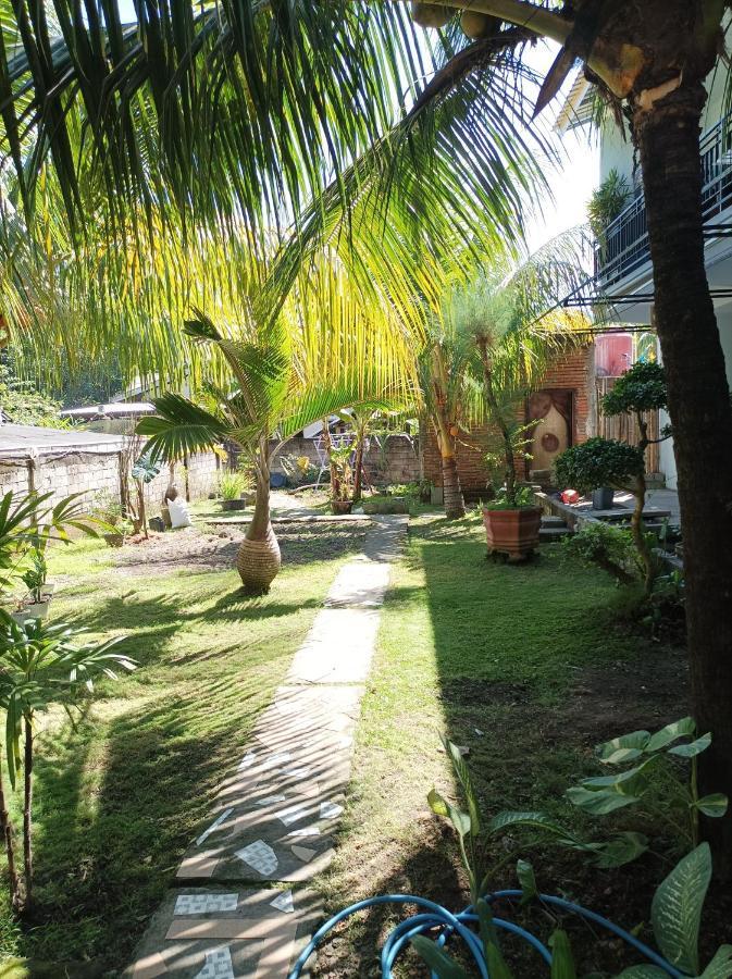 Merendeng Hostel Kuta Kuta  Εξωτερικό φωτογραφία