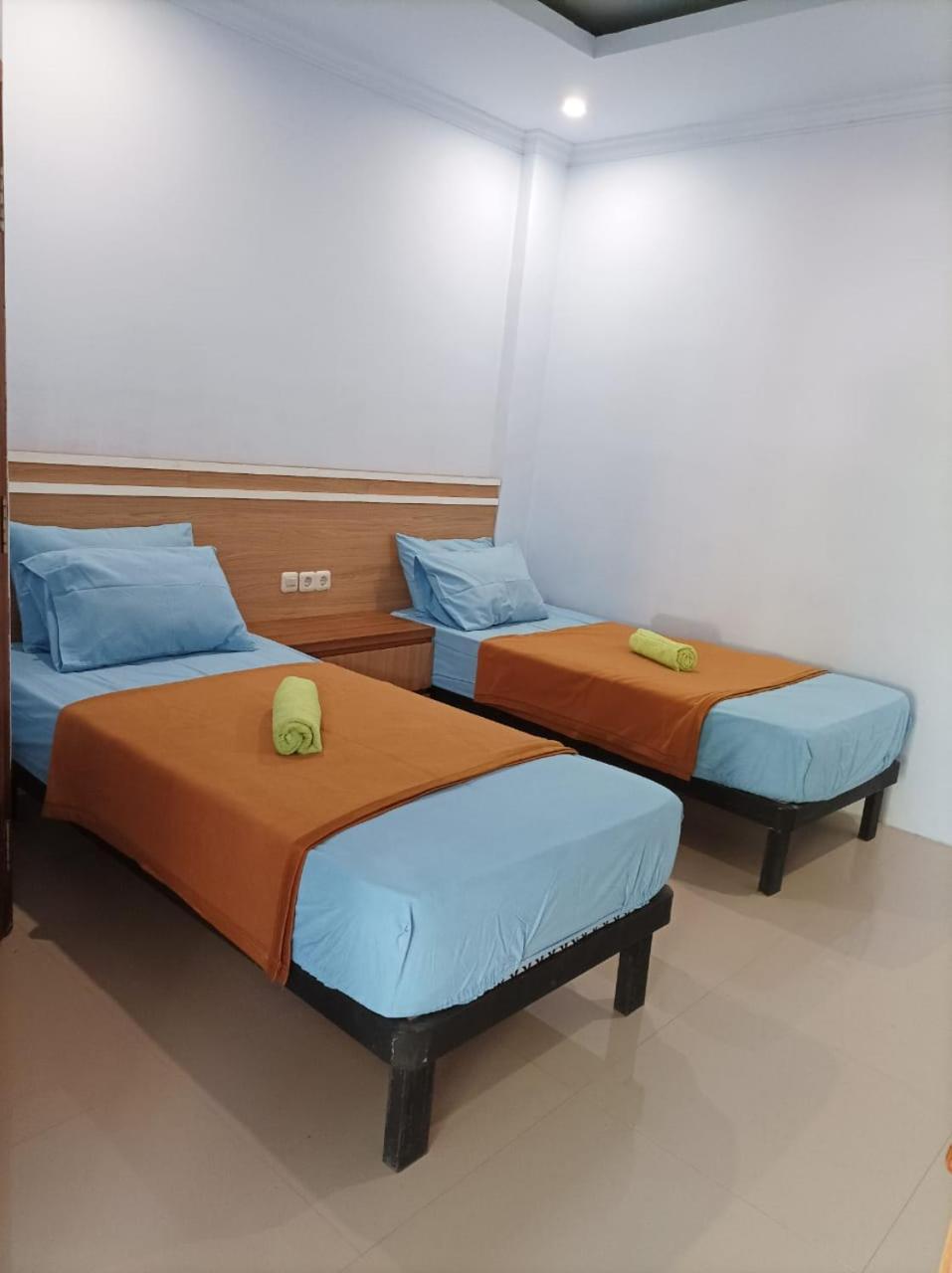 Merendeng Hostel Kuta Kuta  Εξωτερικό φωτογραφία